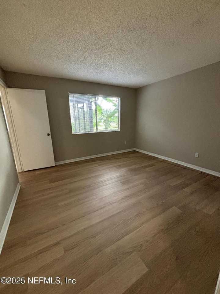2124 Sea Hawk Dr - Photo 7 of 26