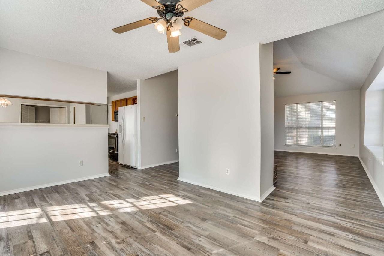 6403 Brooklawn Dr - Photo 3 of 26