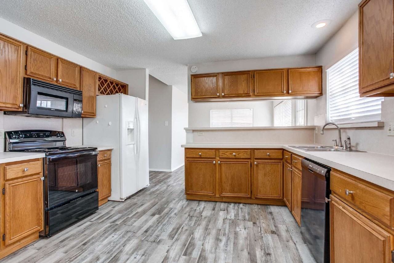 6403 Brooklawn Dr - Photo 5 of 26