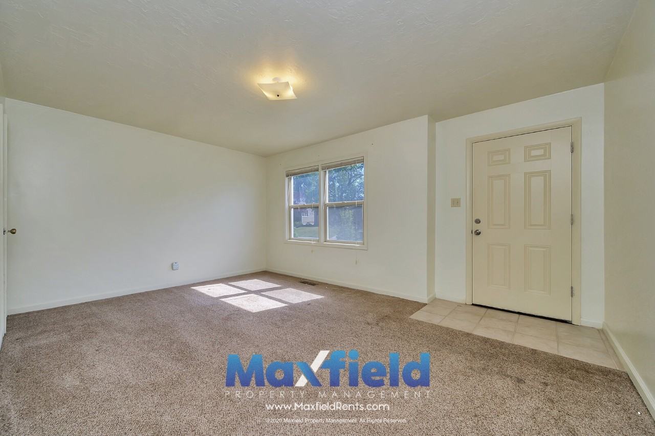 2508 S Douglas St - Photo 2 of 15
