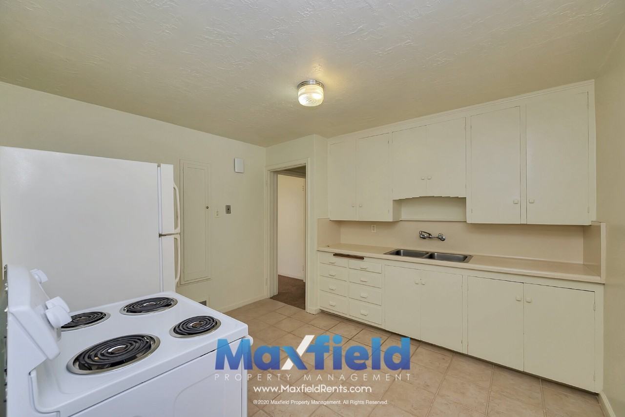 2508 S Douglas St - Photo 5 of 15