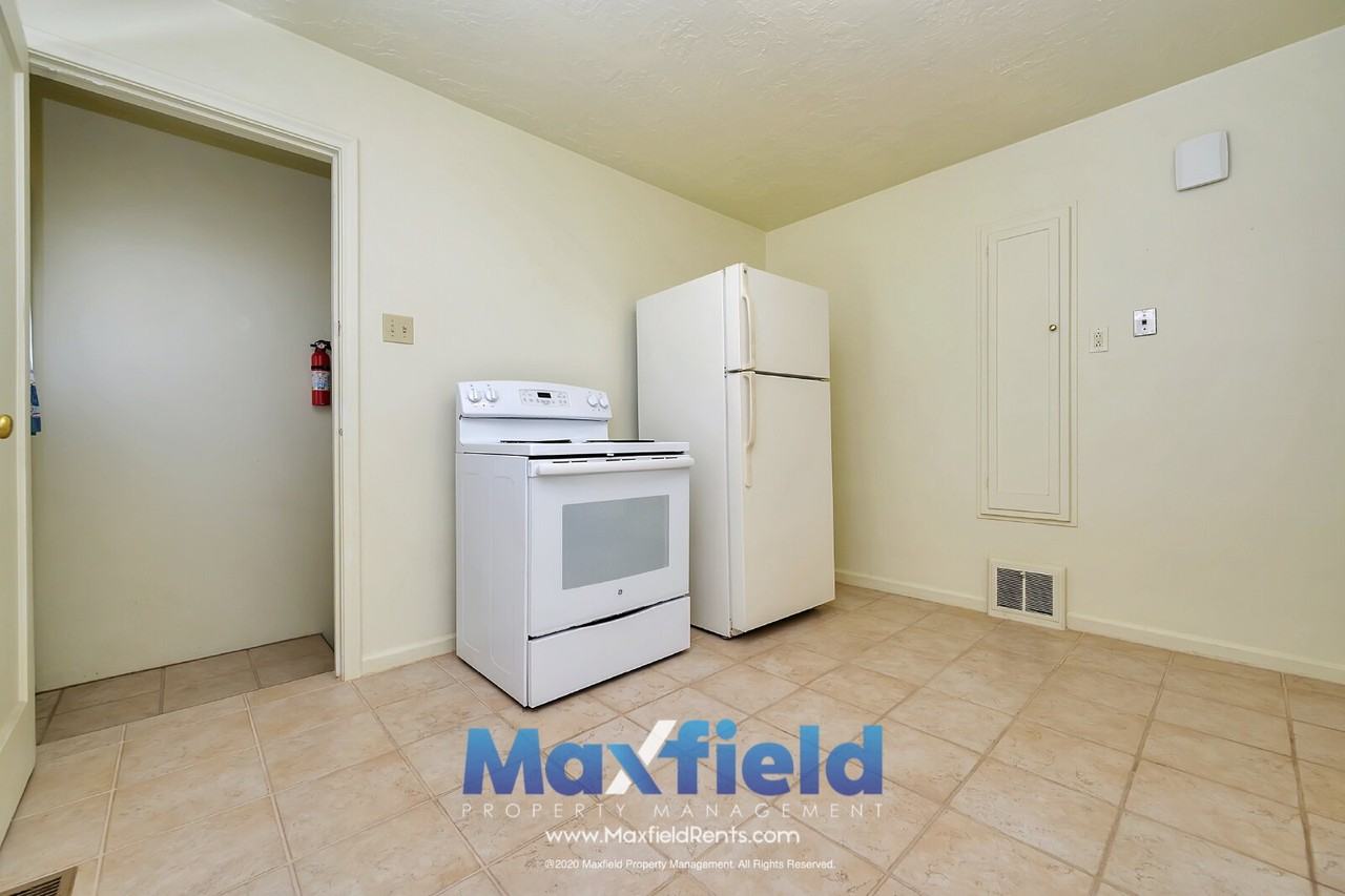 2508 S Douglas St - Photo 6 of 15