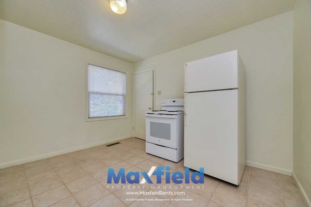 2508 S Douglas St - Photo 7 of 15