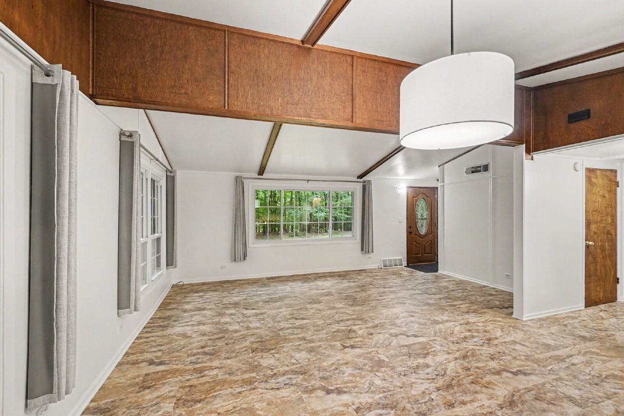 826 E Oakridge Ct - Photo 3 of 14