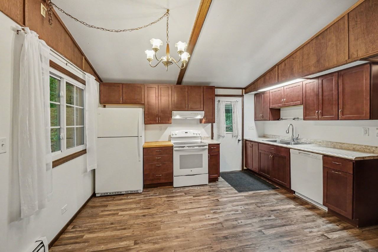 828 E Oakridge Ct - Photo 6 of 12