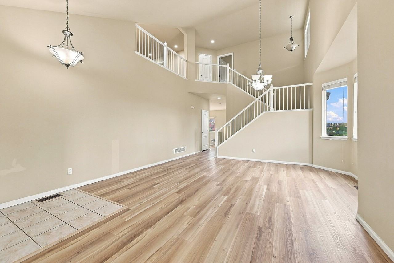 15830 Abbeylara Ln - Photo 5 of 45