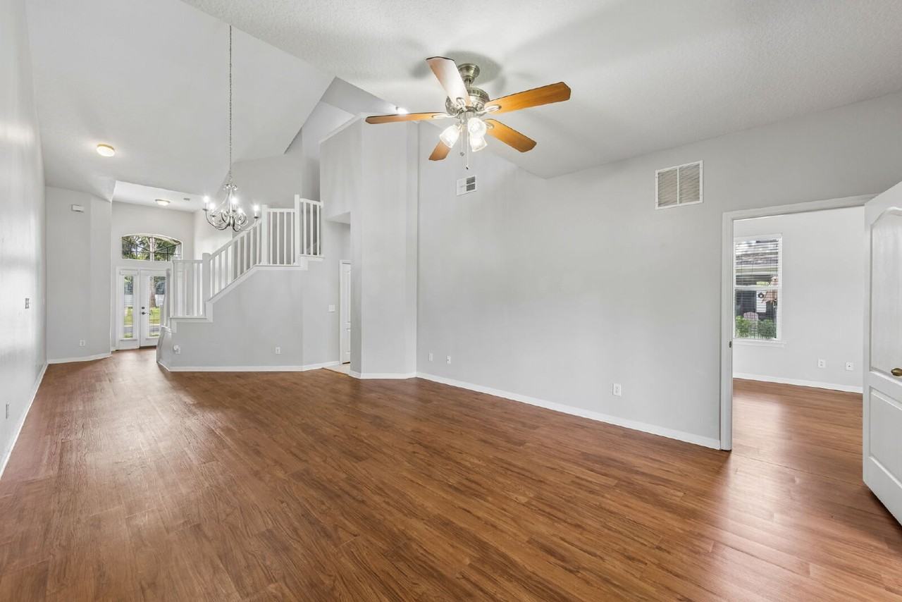 181 Chippendale Ter - Photo 4 of 20