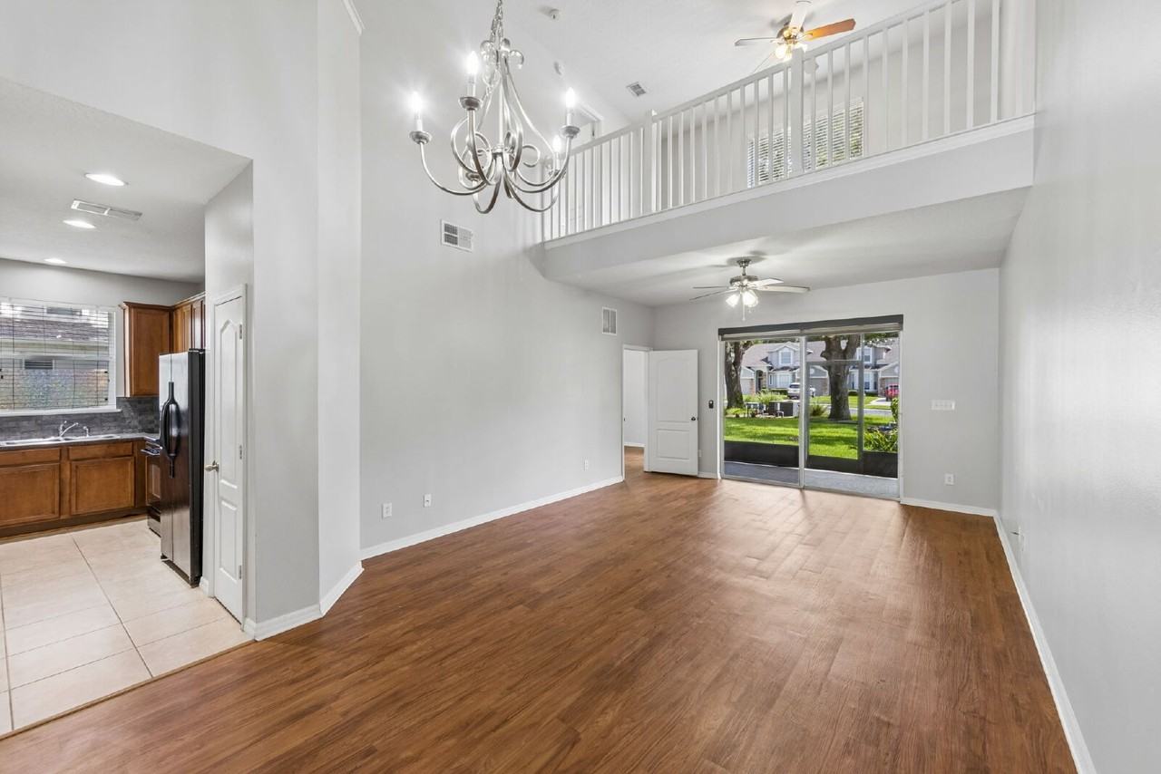 181 Chippendale Ter - Photo 5 of 20