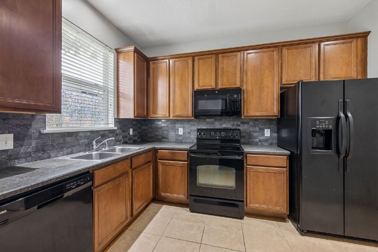 181 Chippendale Ter - Photo 6 of 20