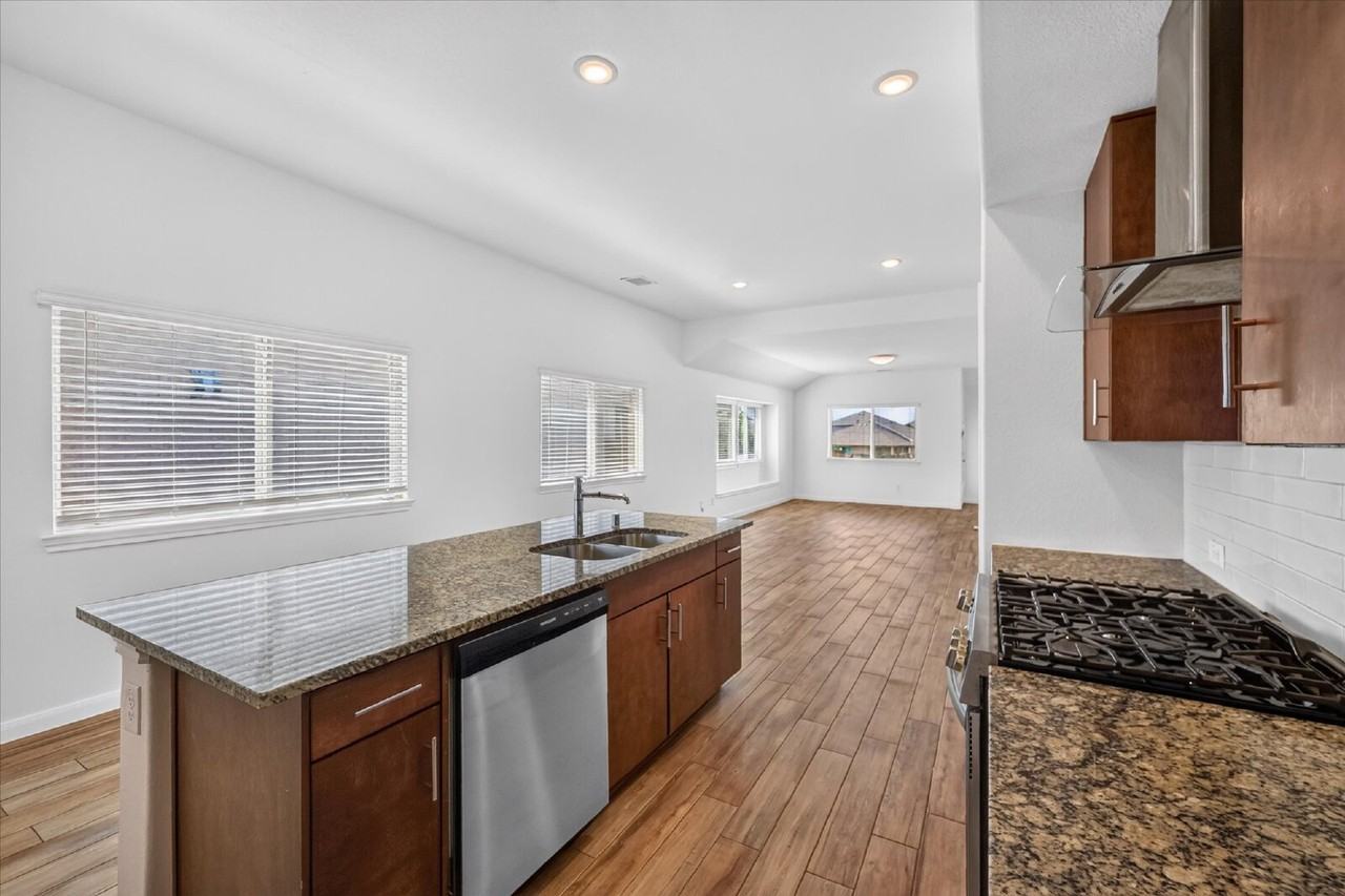 1261 Rosebush Rd - Photo 4 of 29