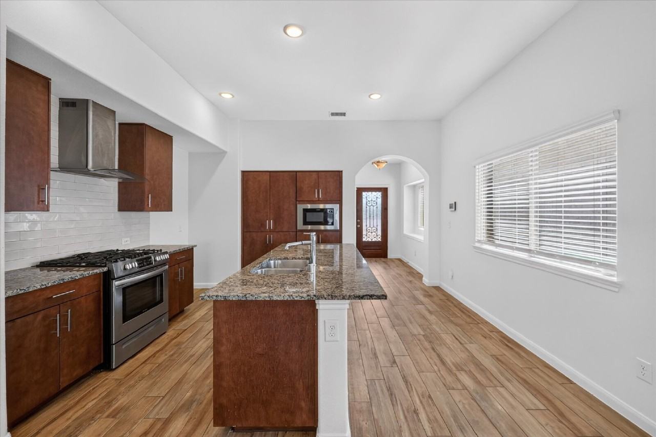 1261 Rosebush Rd - Photo 5 of 29