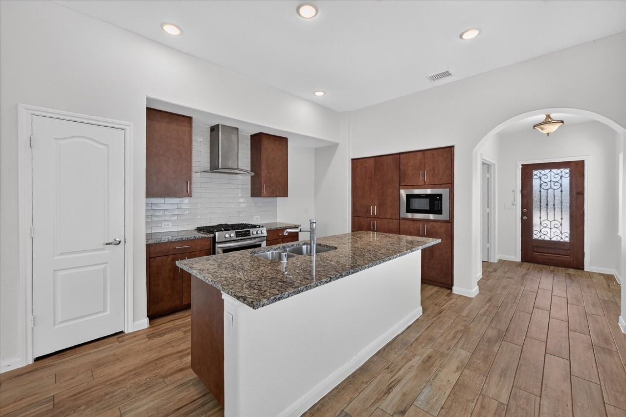 1261 Rosebush Rd - Photo 6 of 29