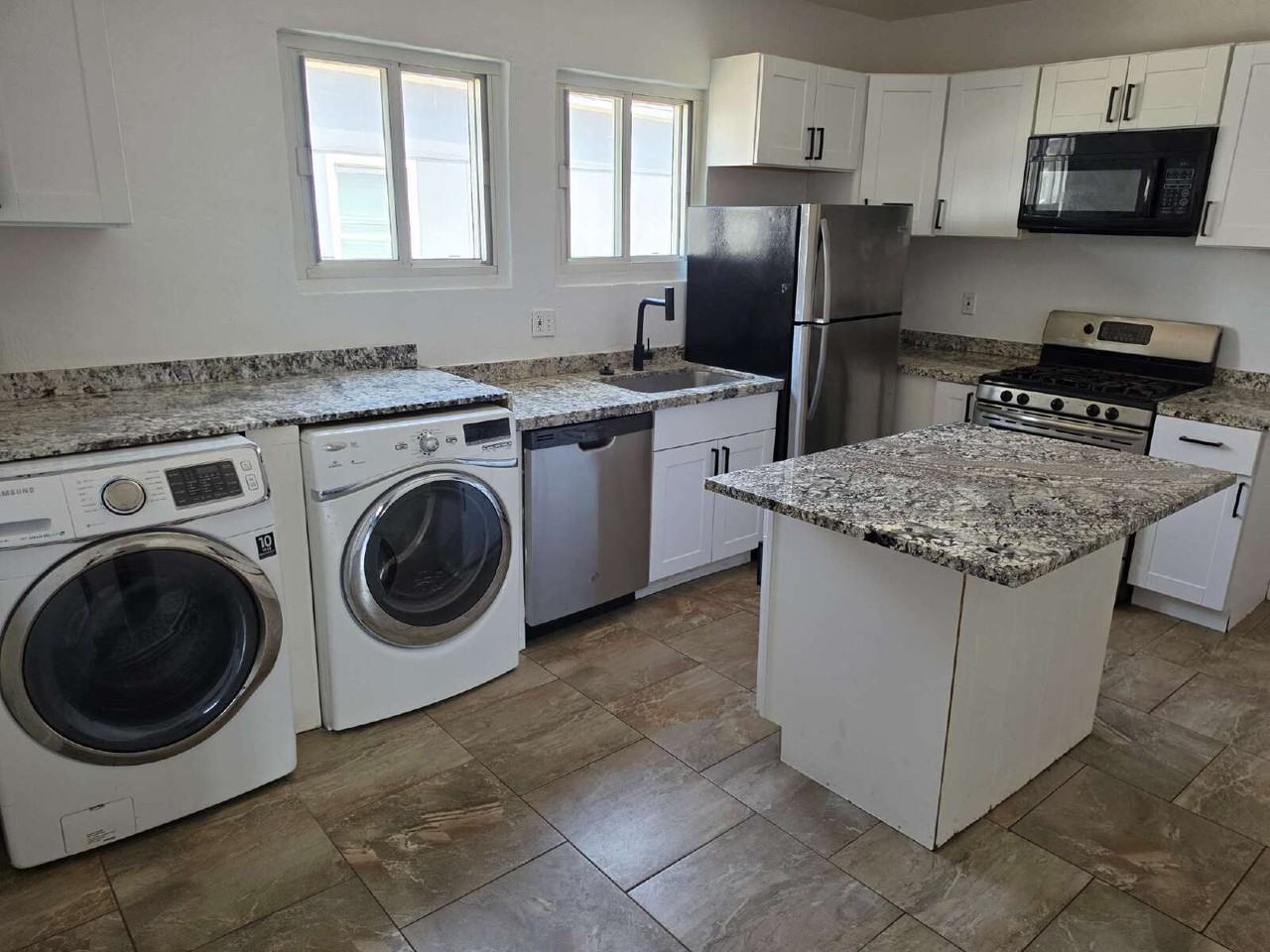 1015 S 1st Ave #A - Photo 2 of 18