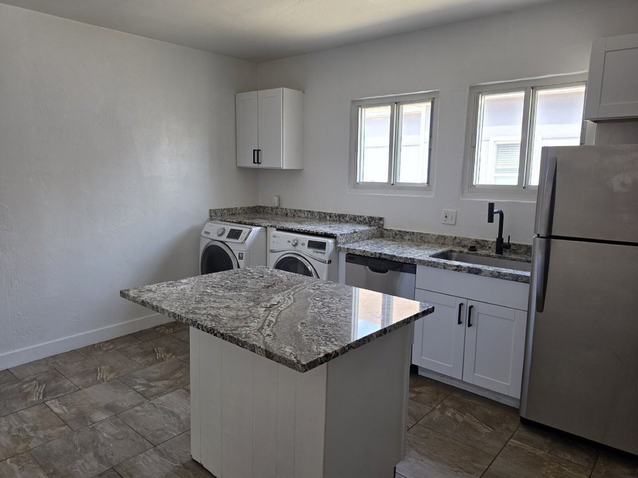 1015 S 1st Ave #A - Photo 6 of 18