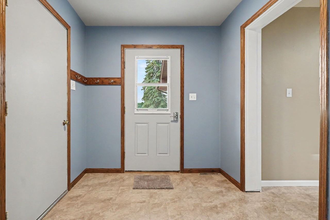 1294 Dale Rd - Photo 5 of 26