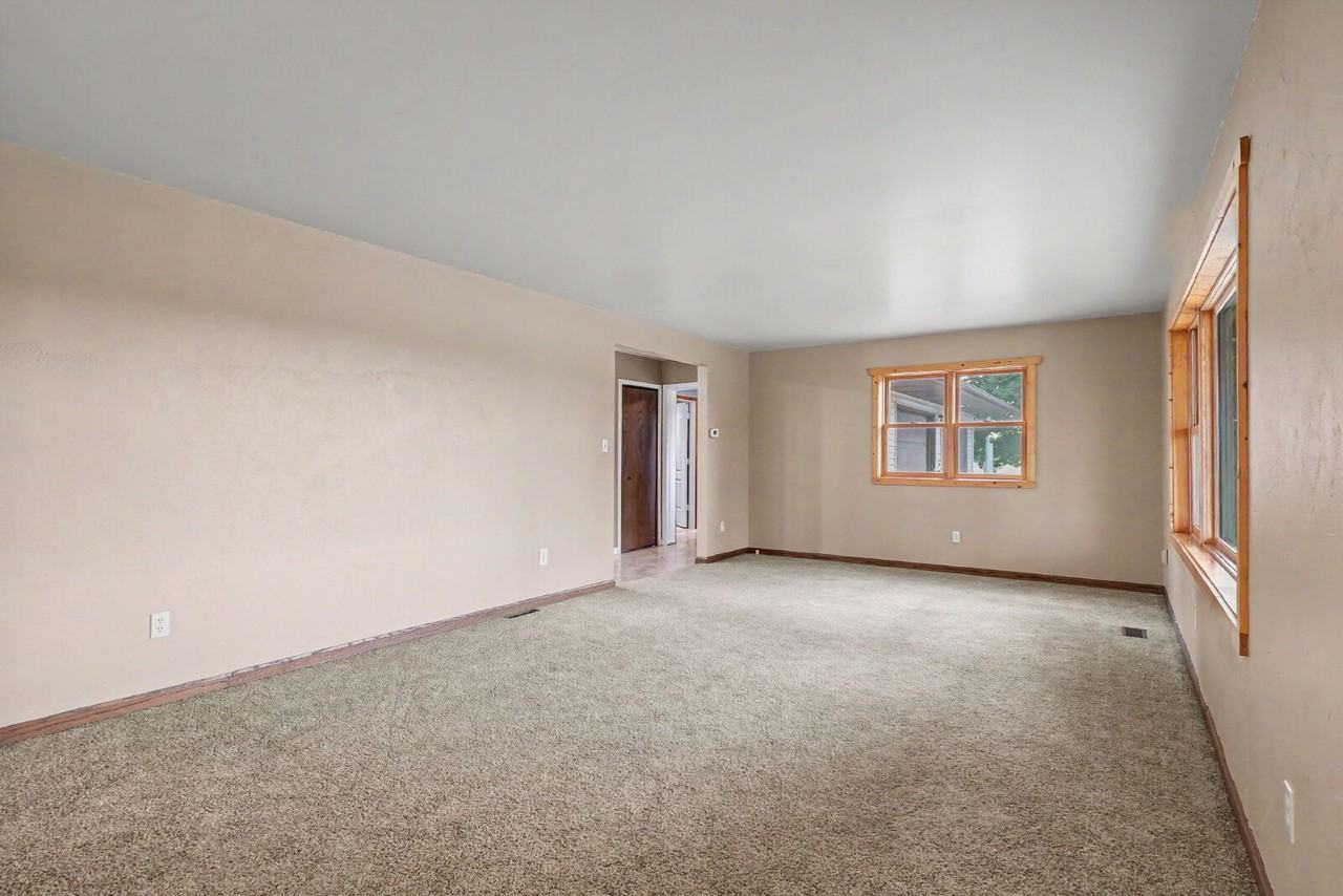 1294 Dale Rd - Photo 6 of 26