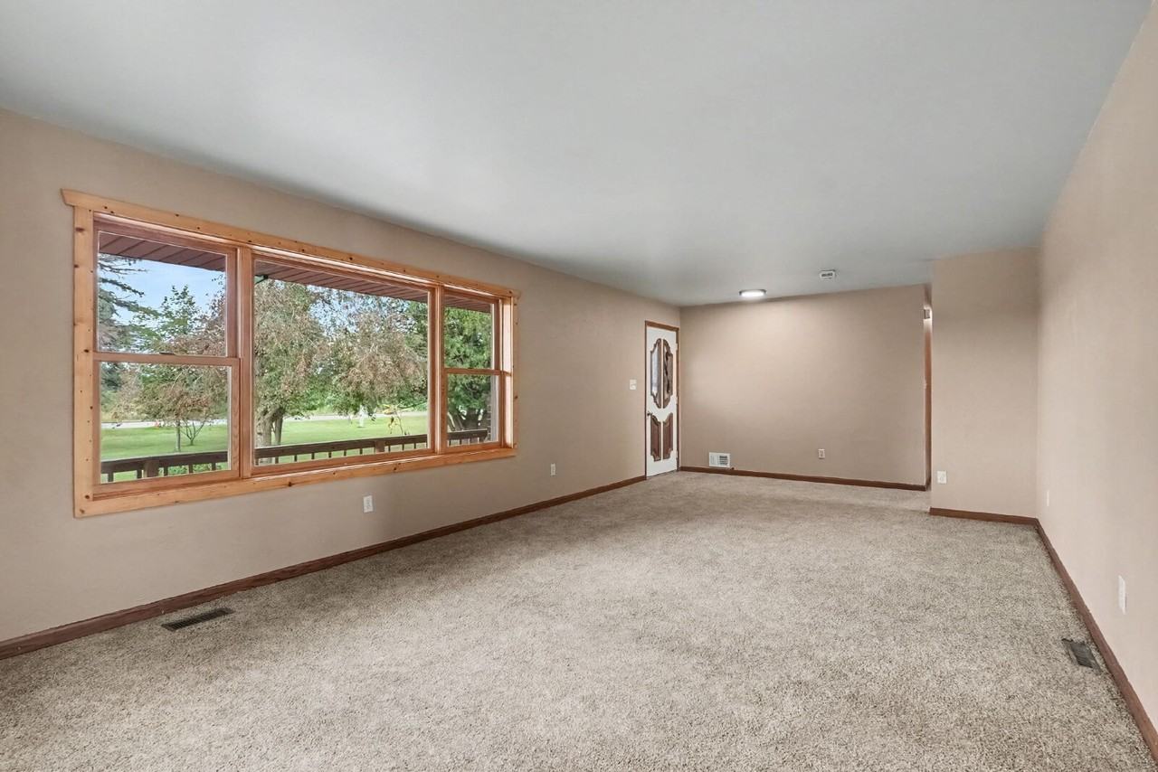 1294 Dale Rd - Photo 7 of 26