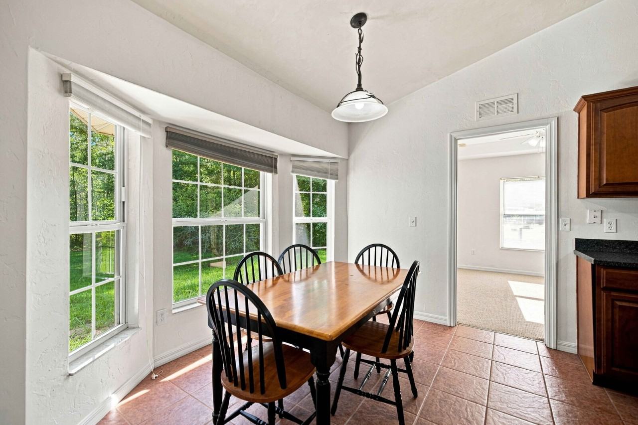 10 Alexis Ct - Photo 6 of 27