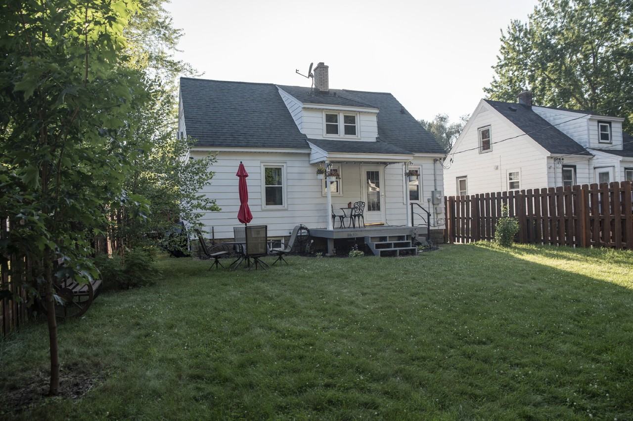 2531 6th St - Photo 4 of 34