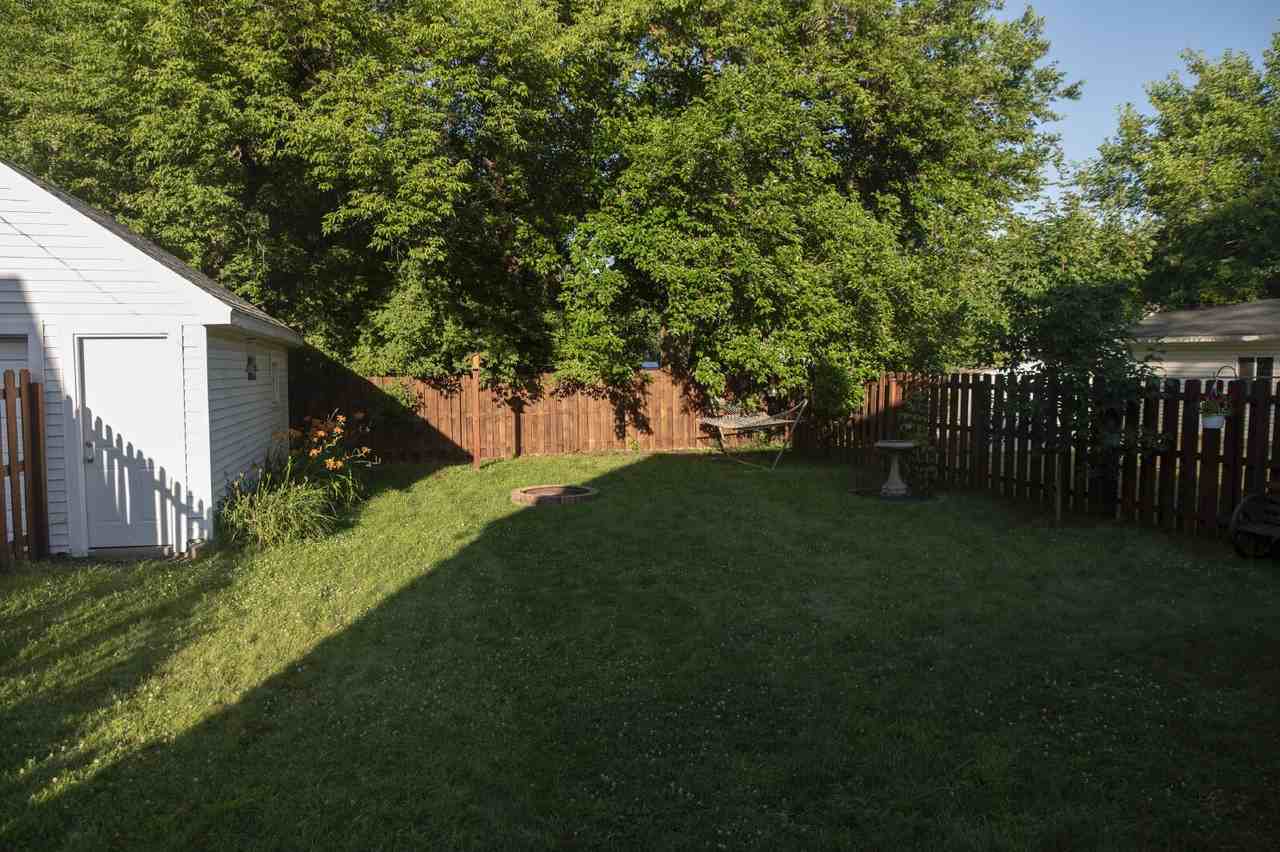2531 6th St - Photo 6 of 34