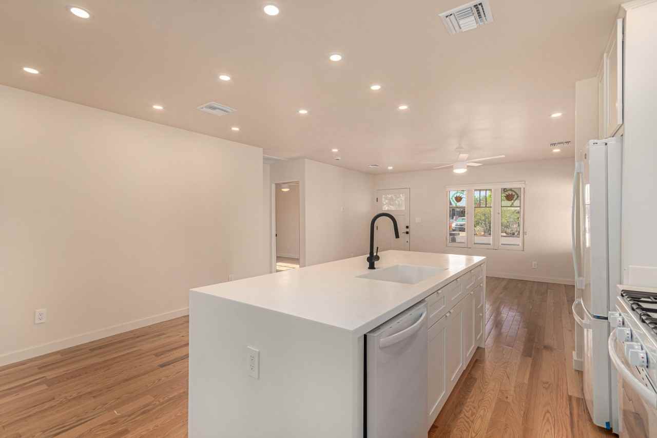 1223 E Hubbell St #1 - Photo 2 of 14