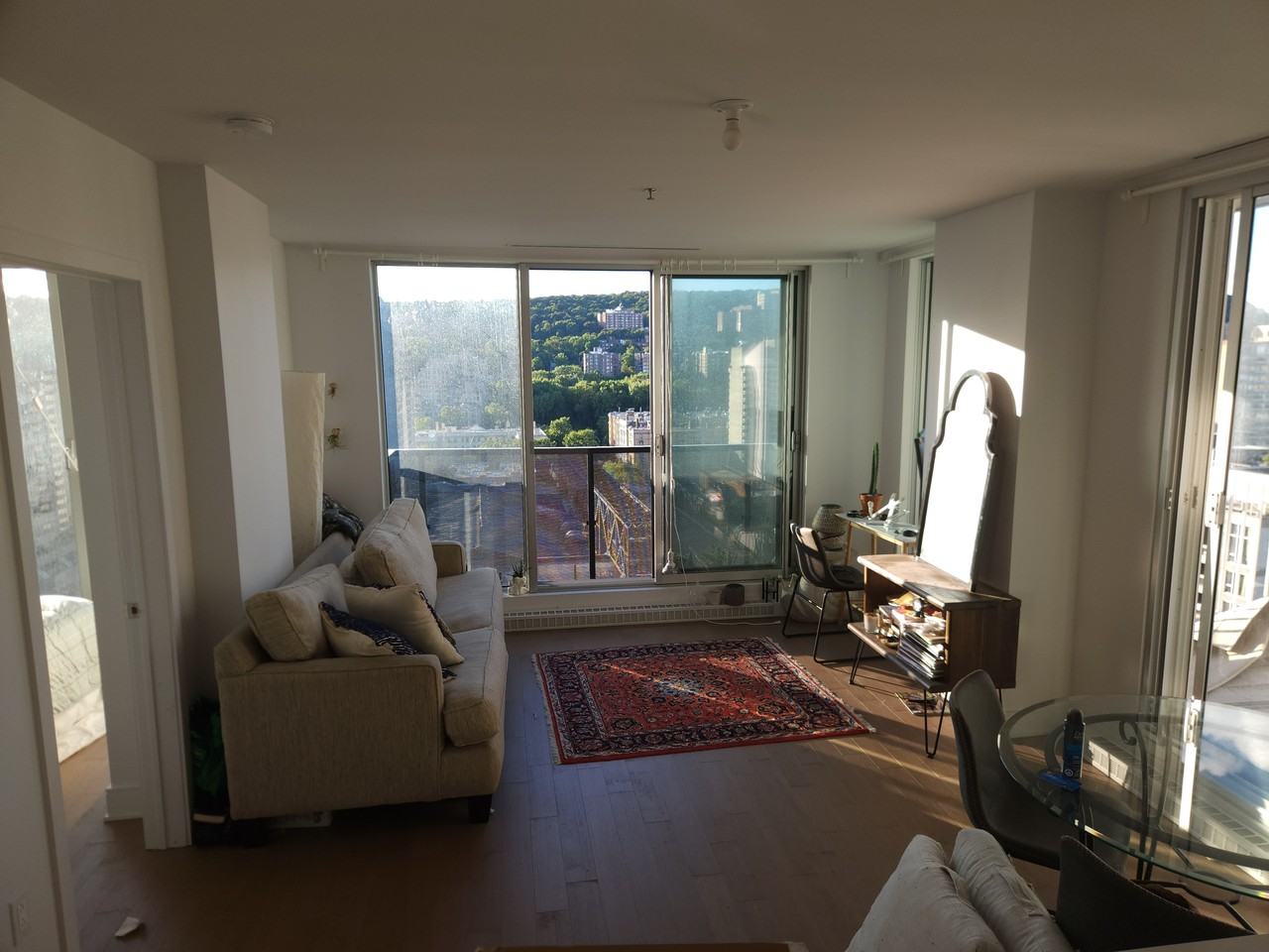 2320 Rue Tupper #2002 - Photo 4 of 16