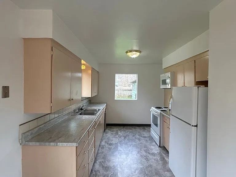 1127 32nd Avenue - Photo 4 of 13