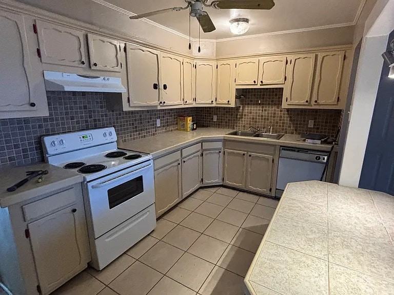 721 Charles Avenue - Photo 3 of 8