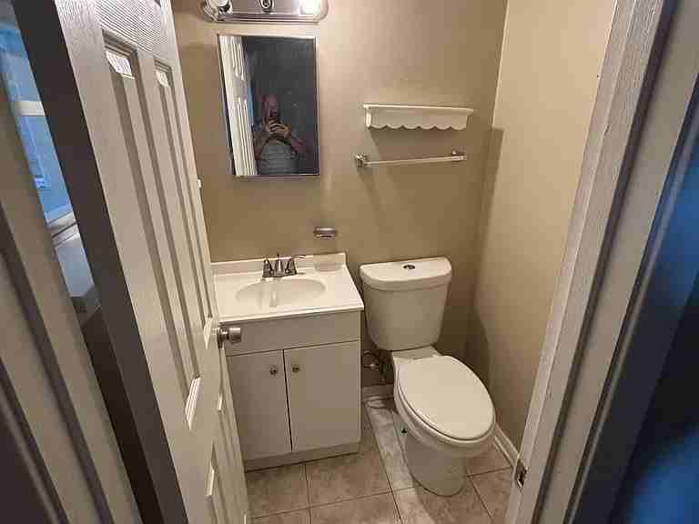 721 Charles Avenue - Photo 5 of 8