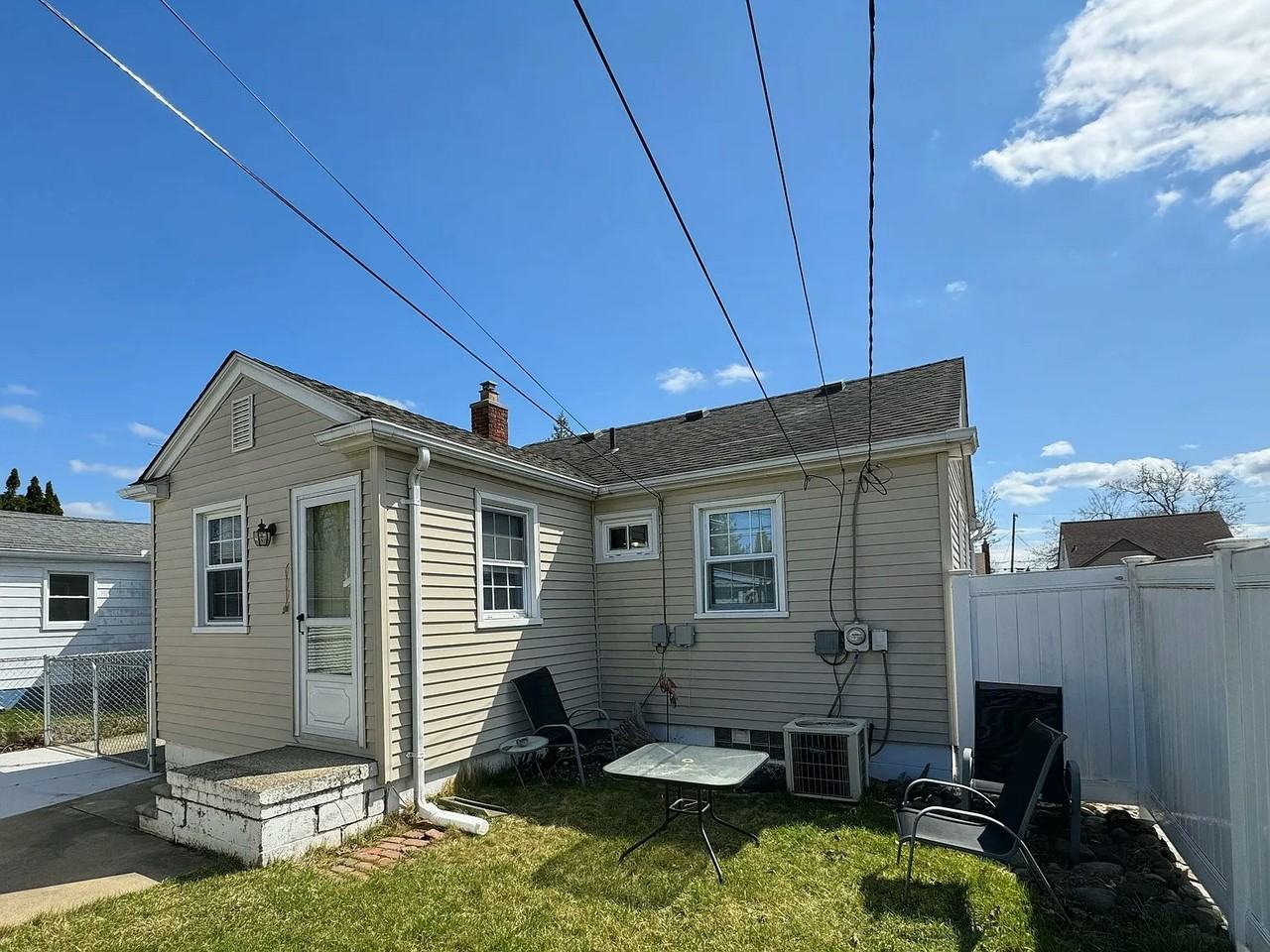 12756 Venness Street - Photo 5 of 9