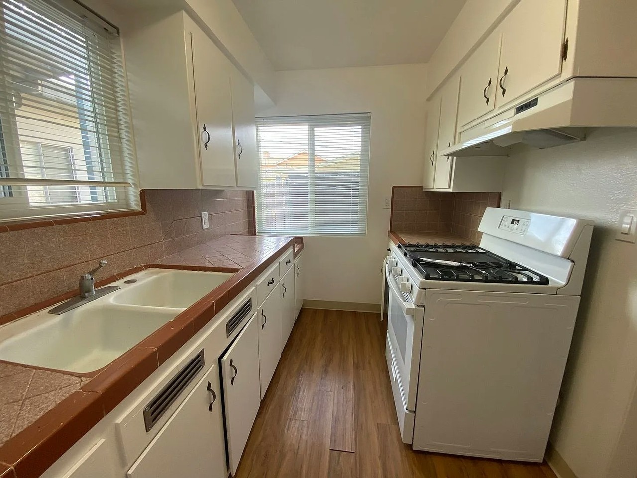 2705 Cedar Avenue - Photo 3 of 18