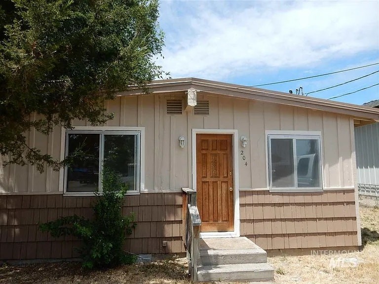 204 W 35th St - Photo 2 of 6