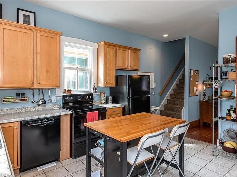 1952 East 4th Street - Photo 5 of 18