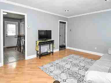 6954 Sutherland Ave, Saint Louis, MO 63109, USA - Photo 6 of 16