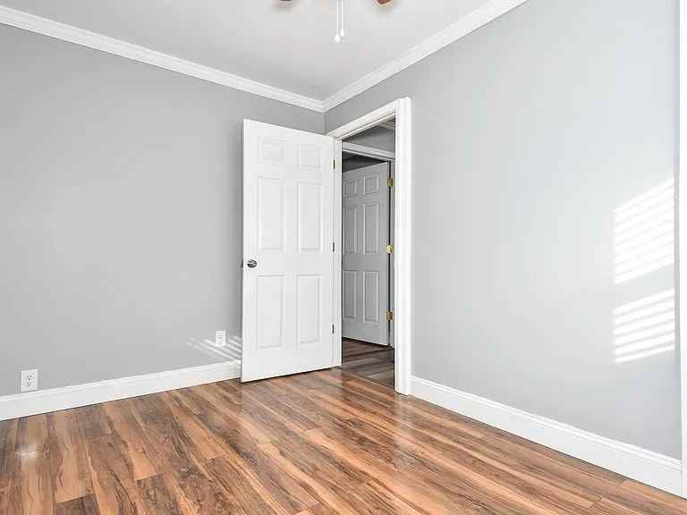 6954 Sutherland Ave, Saint Louis, MO 63109, USA - Photo 7 of 16