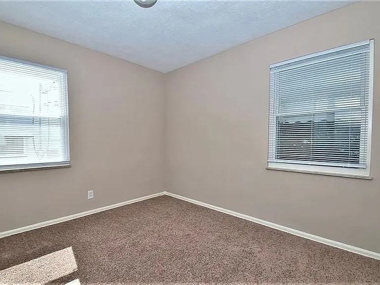 12332 Park Knoll Drive - Photo 4 of 20