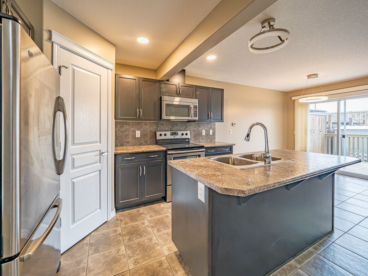 21818 99a Ave Nw - Photo 3 of 26