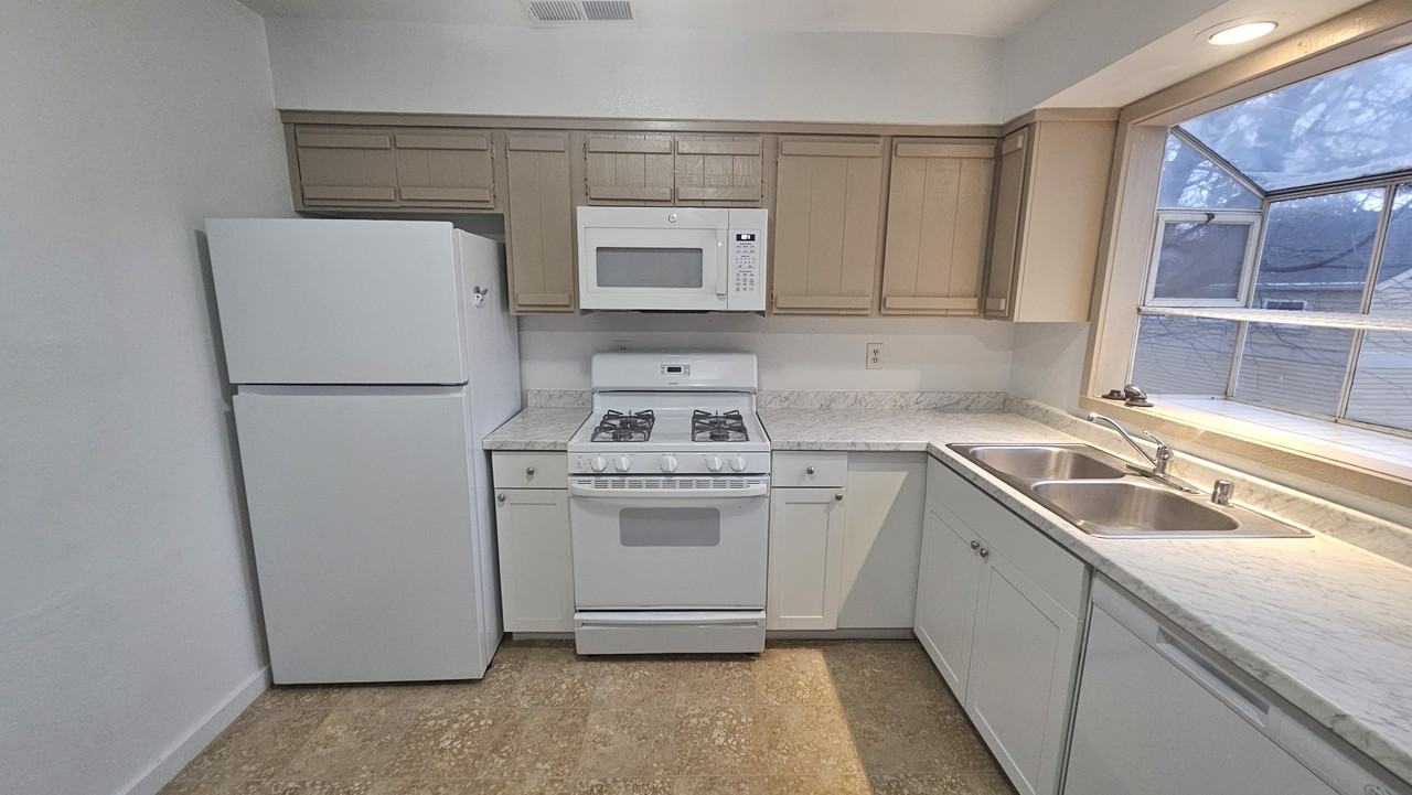 1138 Arcadian Ave #D - Photo 3 of 10