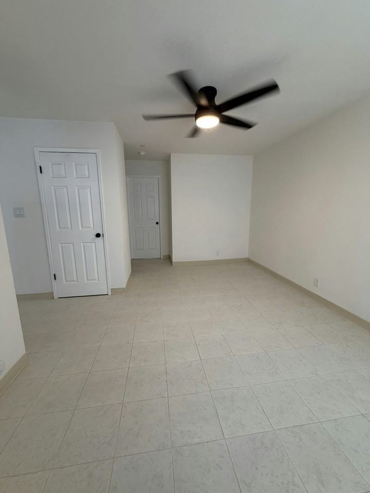 1902 Sheridan Street, Unit C - Photo 3 of 9