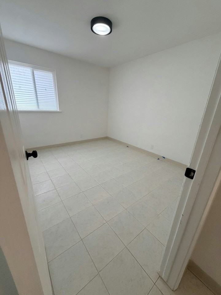 1902 Sheridan Street, Unit C - Photo 5 of 9