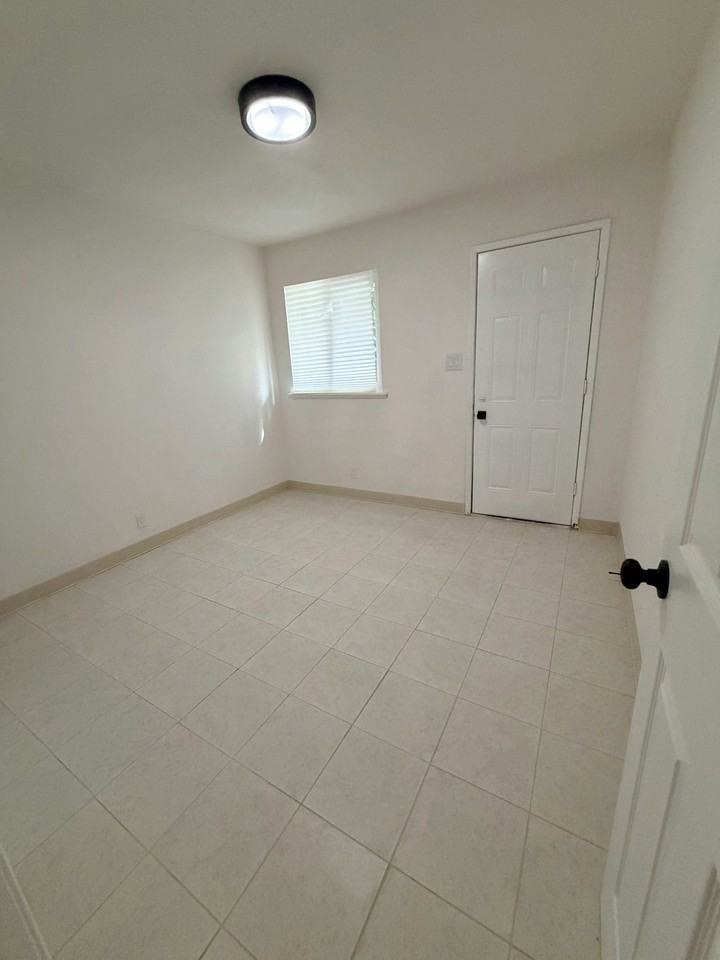 1902 Sheridan Street, Unit C - Photo 6 of 9