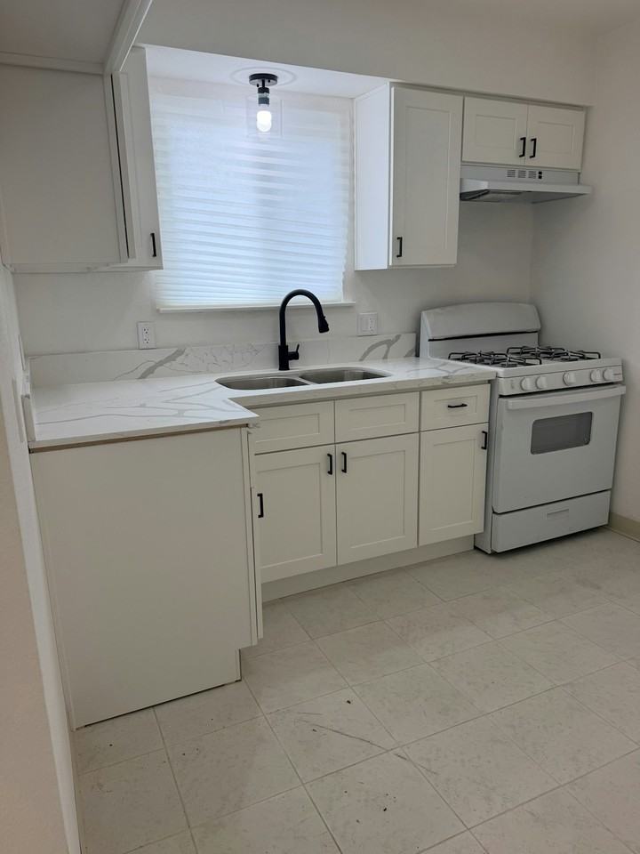 1902 Sheridan Street, Unit C - Photo 7 of 9