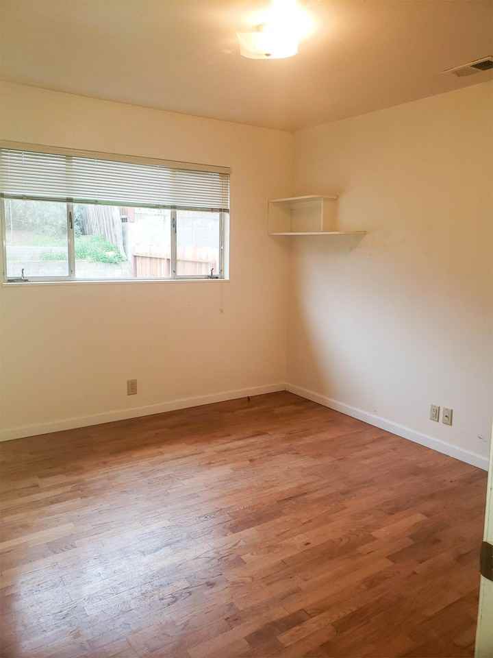 1846 Ord Grove Ave #1 - Photo 6 of 7