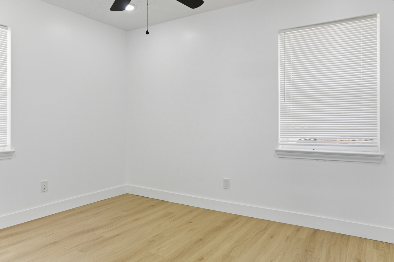 180 Ross Drive, Unit A - Photo 4 of 9