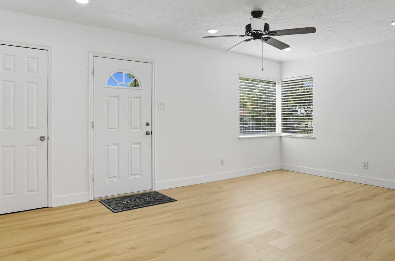 180 Ross Drive, Unit A - Photo 5 of 9