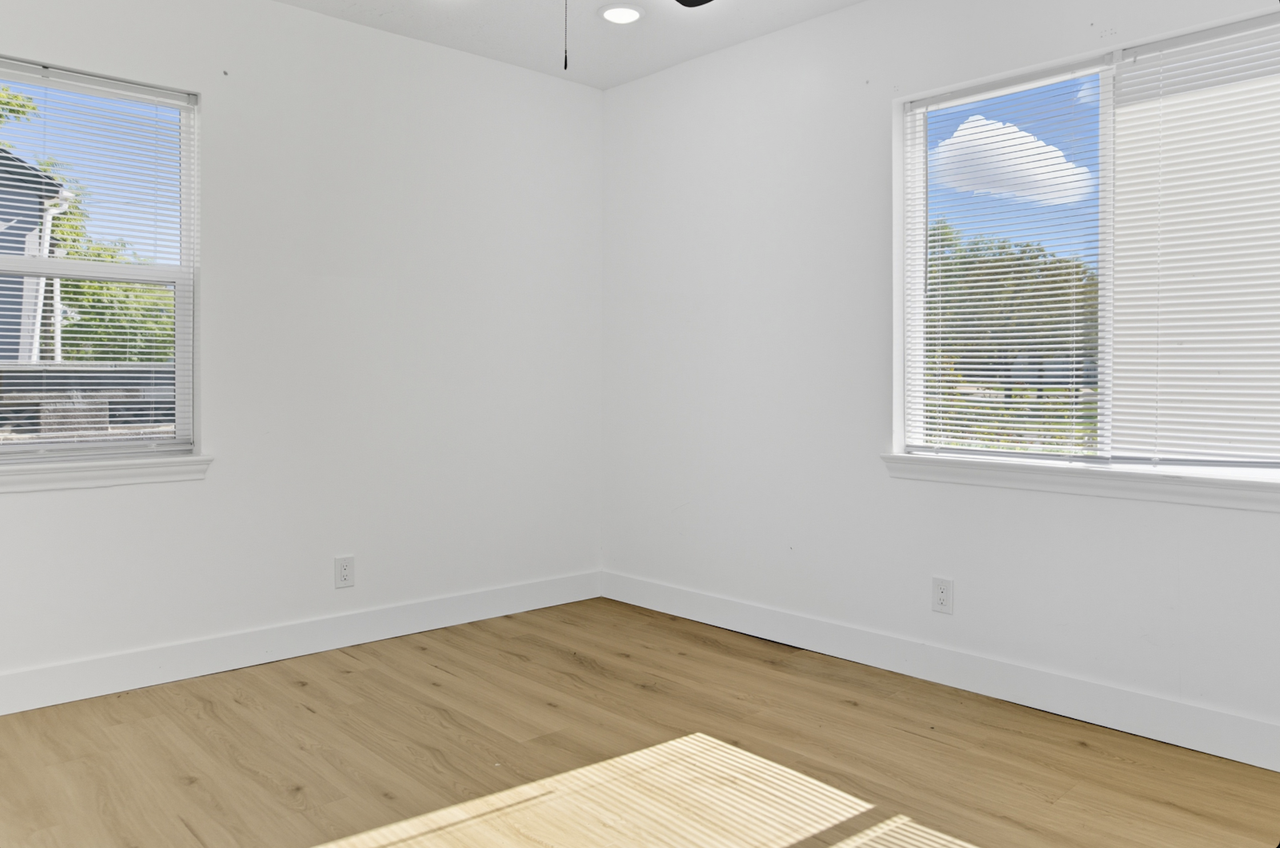 180 Ross Drive, Unit A - Photo 6 of 9