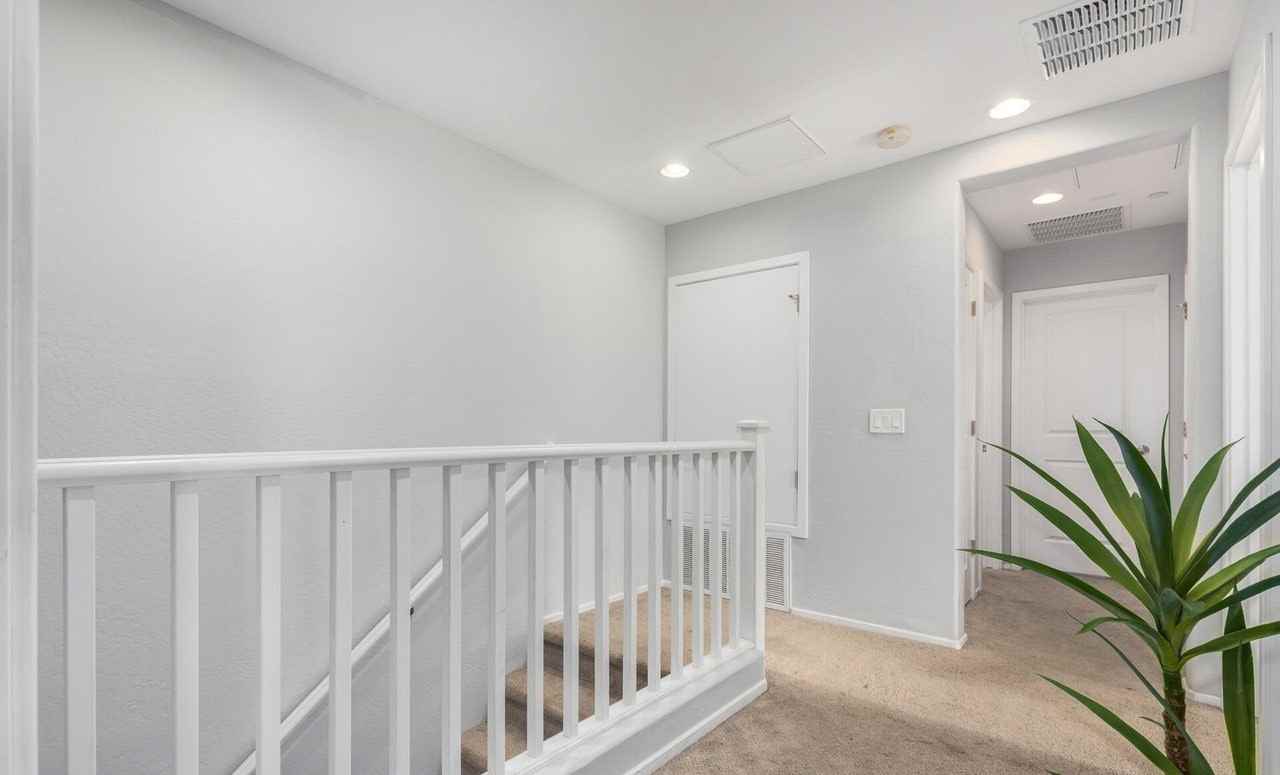 1250 Abbey Lane - Photo 5 of 36