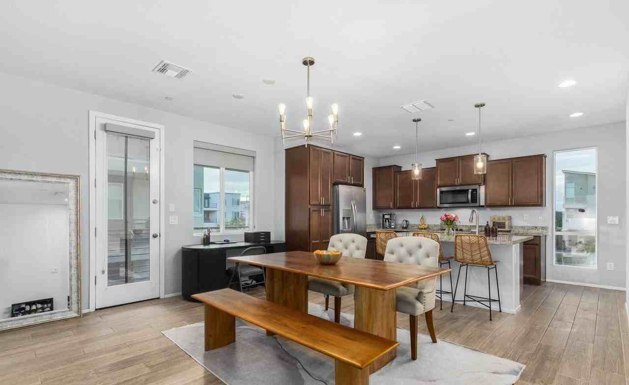 1250 Abbey Lane - Photo 7 of 36