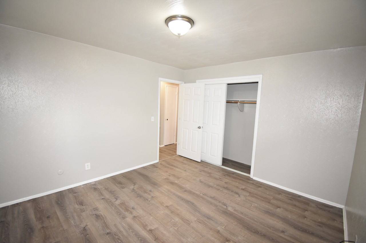 882 Yates St #A - Photo 5 of 10