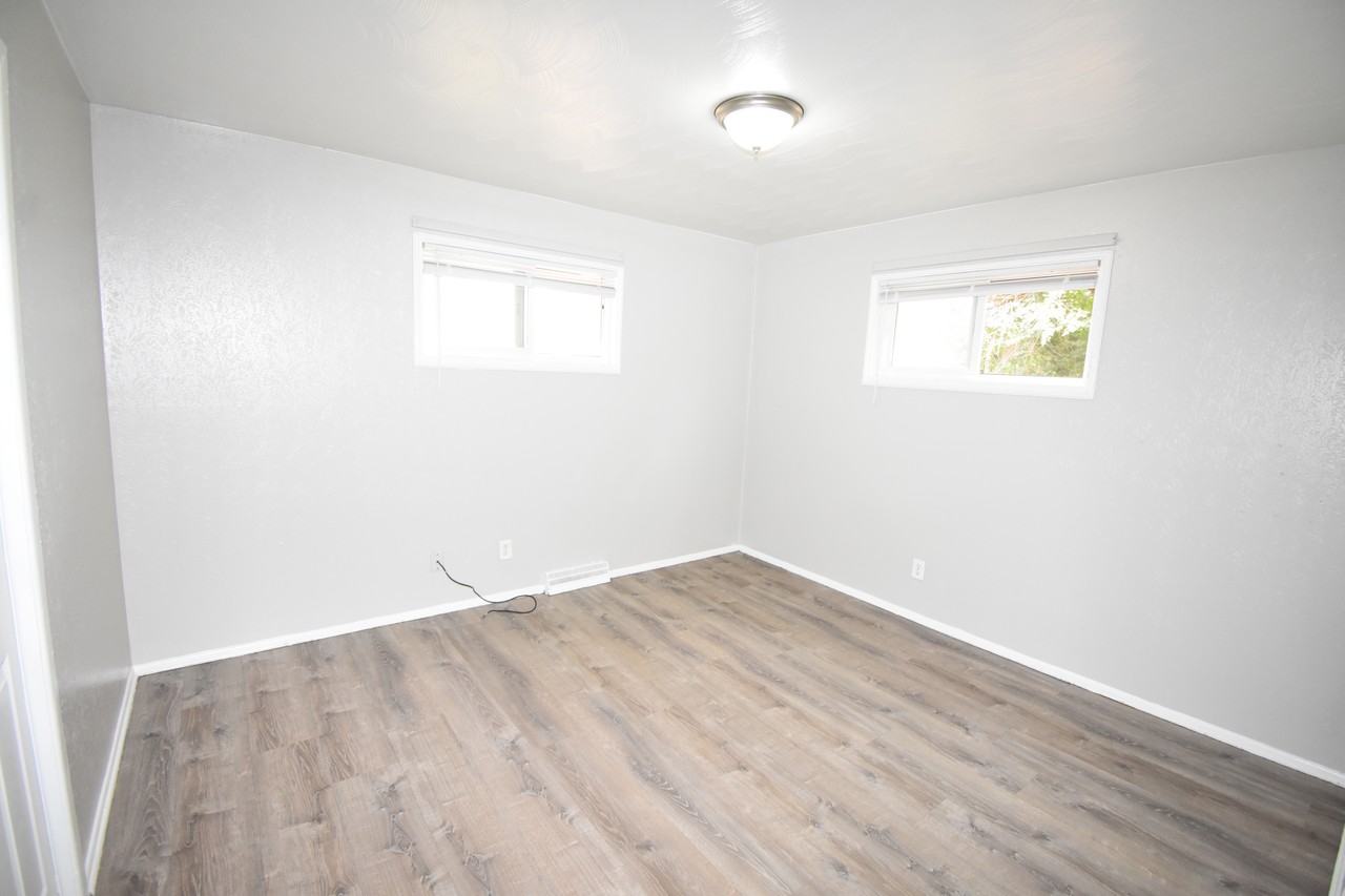 882 Yates St #A - Photo 6 of 10
